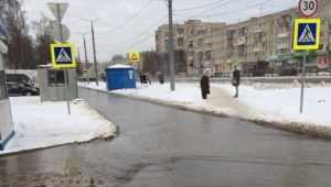 В Брянске из-за прорыва канализации утонул проспект Московский