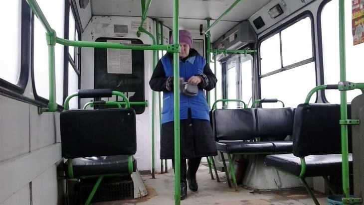 В Брянске кондукторов автобусов пригласили на зарплату в 20000 рублей