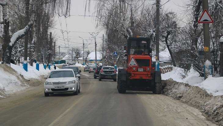 В Брянске на очистку дорог от снега вышли 50 машин