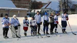 В Клинцах Брянской области школьные команды сразились в хоккей