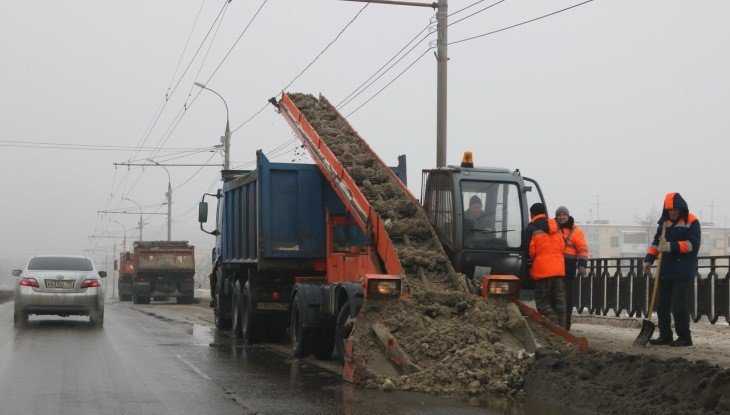 С улиц Брянска в январе вывезли 53 тысячи тонн снега