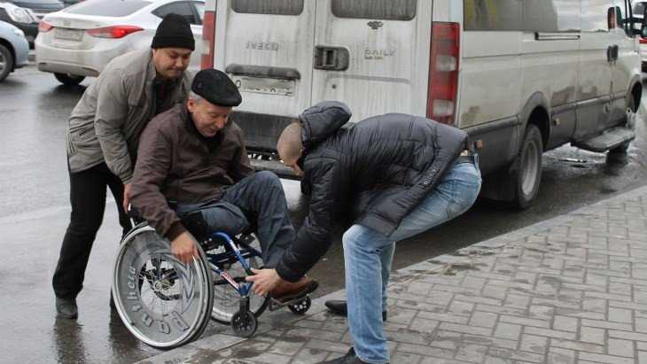 В Брянске суд обязал власть соорудить для инвалидов пандусы к остановкам