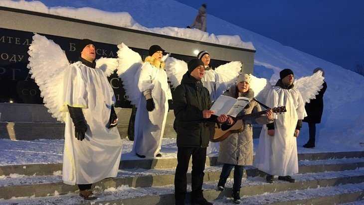 Люди в белом поздравили жителей Брянска с Новым годом и Рождеством