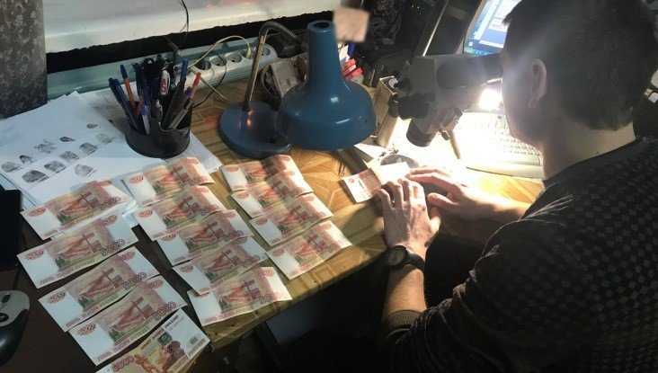 В Унече полиция задержала двух москвичек с 14 фальшивыми купюрами