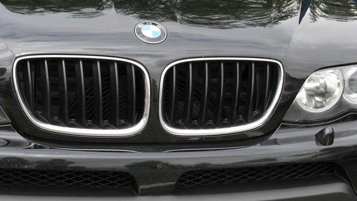 В Брянске водитель BMW Х5 сломал шею в ДТП