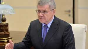 Генпрокурор Юрий Чайка предложил поднять зарплату прокурорам