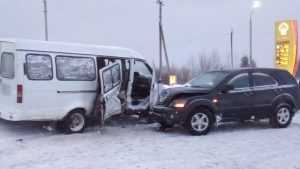 В Суземке маршрутка врезалась в KIA – пострадала пассажирка «ГАЗели»