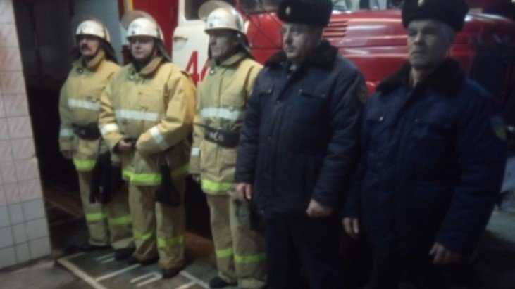 В Стародубе пожарные ночью спасли из огня троих человек