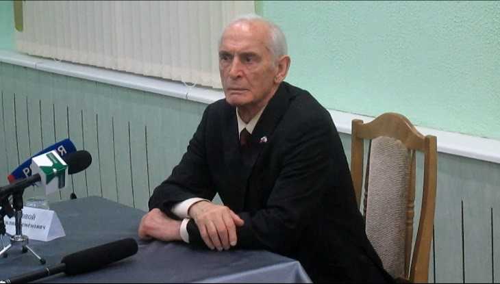 Брянский губернатор поздравил актёра Василия Ланового с 85-летием