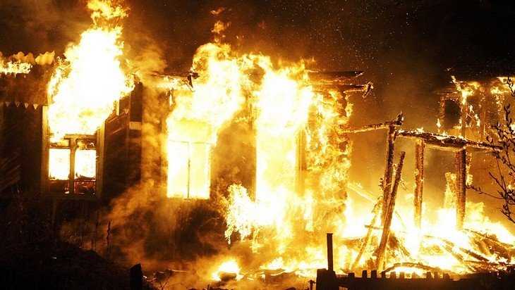При пожаре в Жуковском районе сгорели трое человек