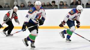 Брянский губернатор Богомаз сыграл в хоккей в Суземке