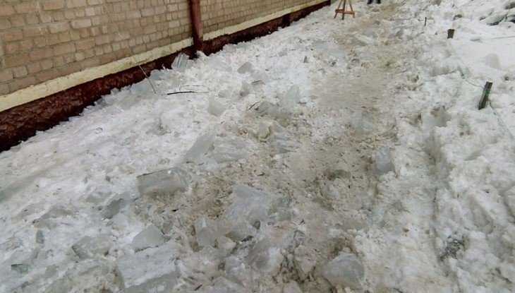 Жителей Брянска возмутило ледяное безобразие на улице Фокина