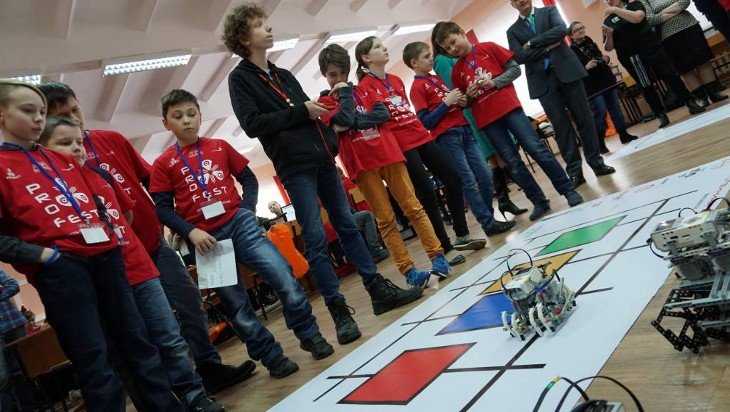 В Брянском лицее прошли соревнования роботов и их создателей