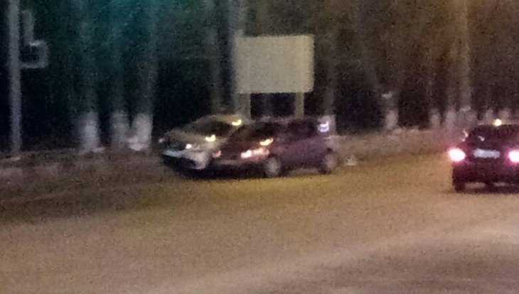 В Брянске возле ТРЦ «Аэропарк» столкнулись два автомобиля