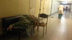 Мрачная правда брянской больницы: капельницы в коридоре, ржавые кровати