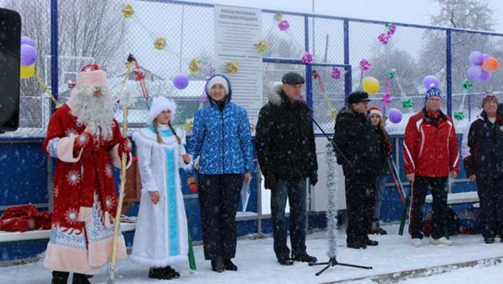 В Почепской школе №1 торжественно открыли универсальный каток