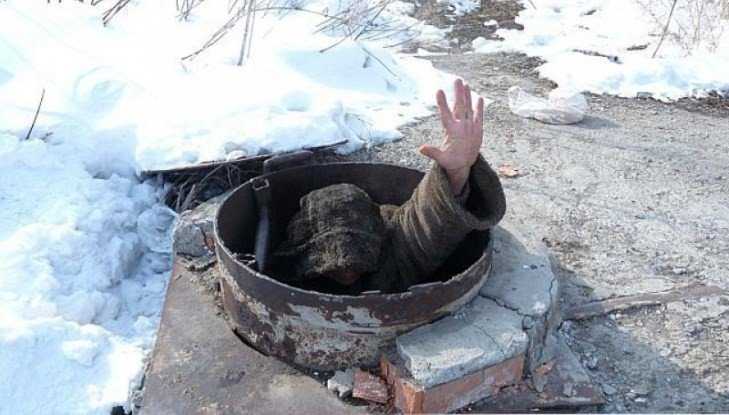 В Брянске сгорела ночлежка бродяг в канализационном люке