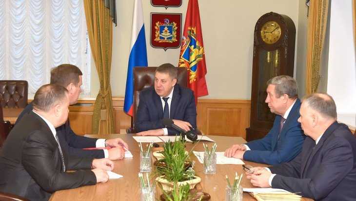 Брянский губернатор пообещал достроить спорткомплекс в Жуковке