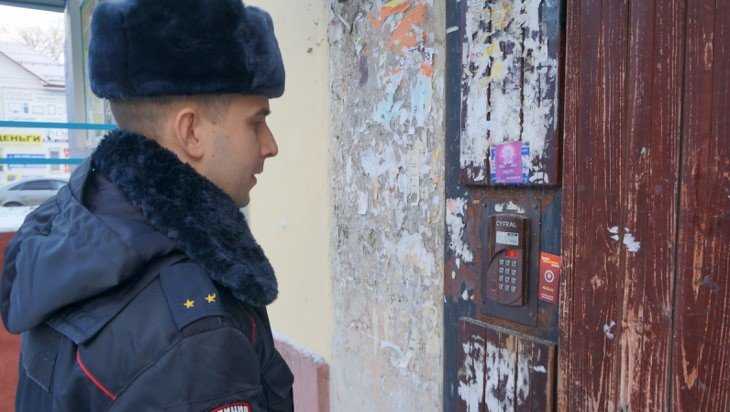 В Брянске полиция начала обход квартир, предупреждая о мошенниках