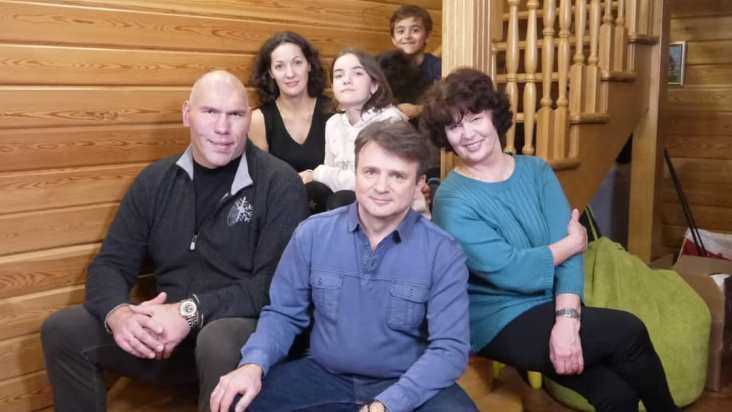 Программу «Когда все дома» о семье брянского депутата Валуева покажут 3 марта