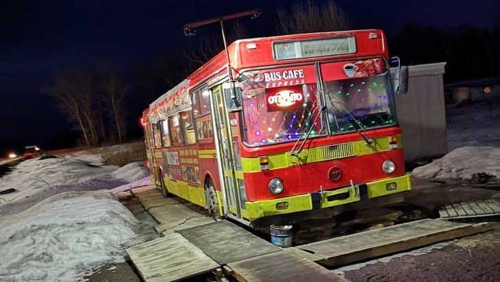 На дороге между Брянском и Орлом открылось кафе-автобус