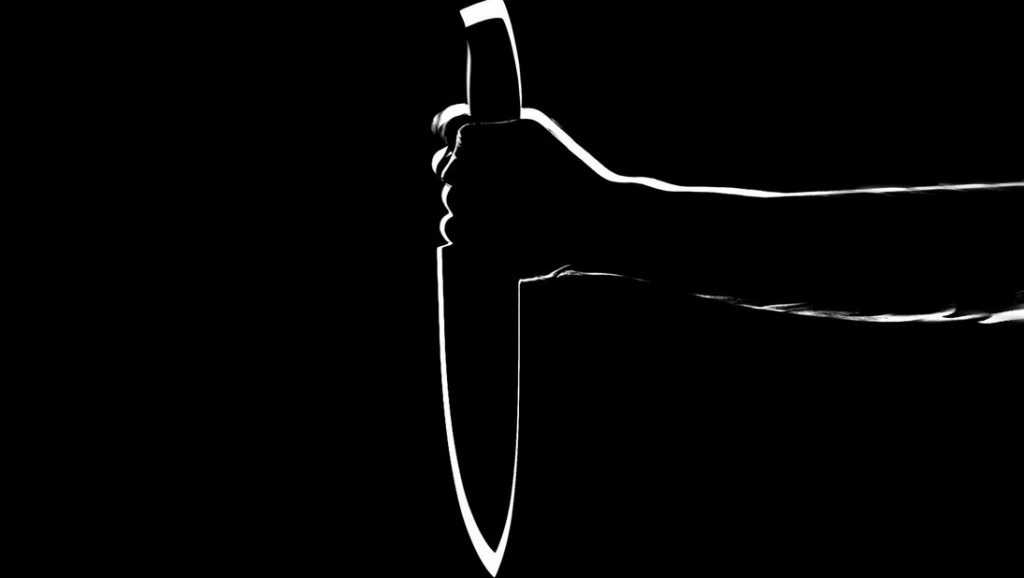 В Брянске пьяный мужчина ранил 17-летнего сына самодельным ножом
