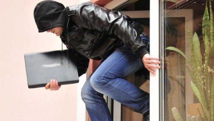 Житель брянского села украл у соседки ноутбук