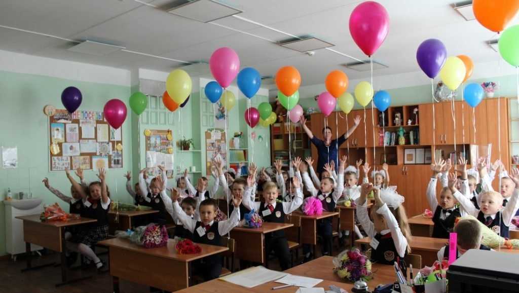 Стала известна сумма школьной дани в России