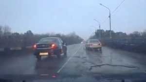 В Брянске водителя такси наказали по видео за обгон на мосту