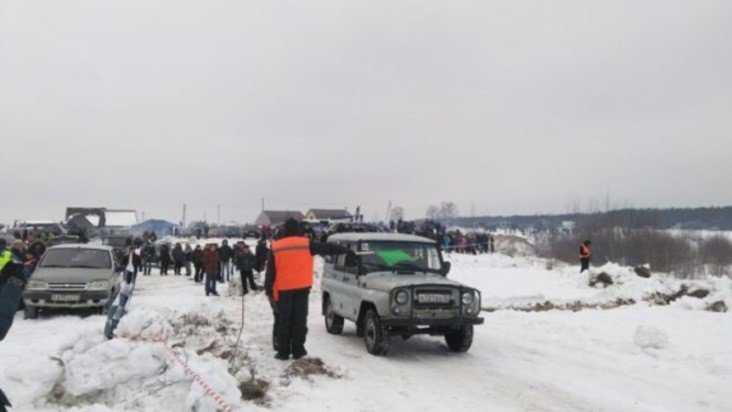 В Жуковке 54 экипажа подарили зрителям зимнее автошоу со стрельбой