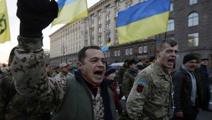 Националисты унизили украинских полицейских