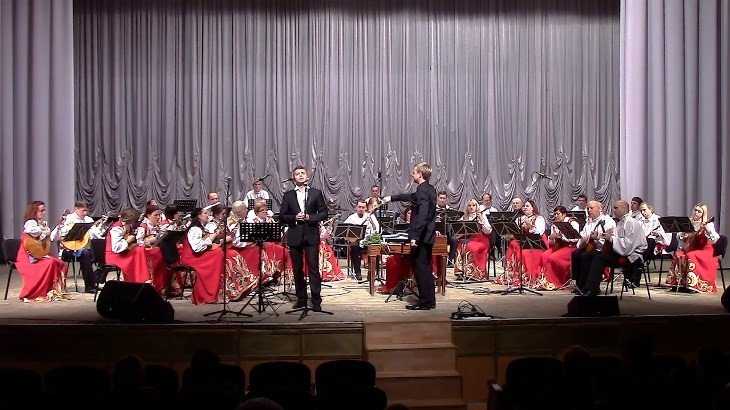 В Брянске оркестр и певцы подарят зрителям «Вечную любовь»