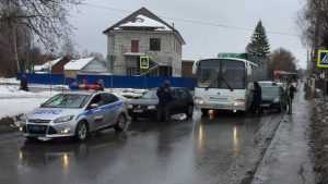 Из-за ДТП водители попали в пробку на 2-й улице Мичурина в Брянске