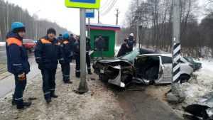 Под Брянском погиб врезавшийся в столб 34-летний водитель иномарки