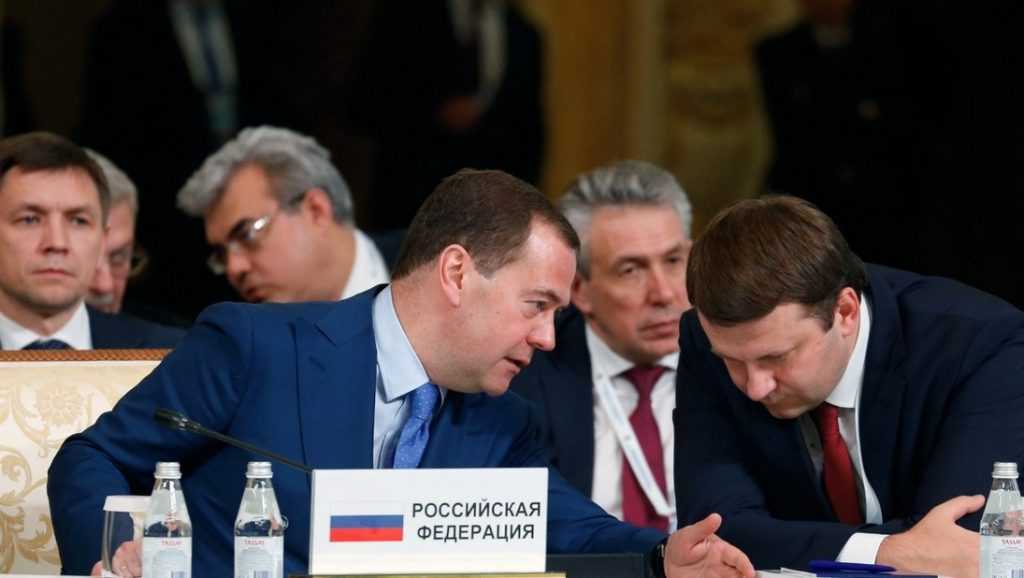 Медведев рассказал сенаторам, как ставить ударение в слове свекла