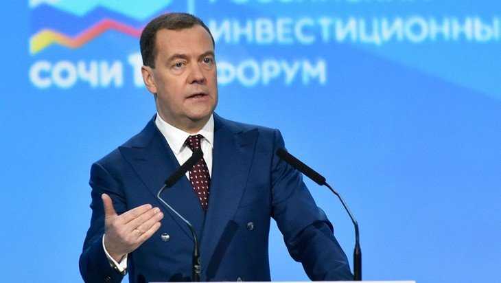 Глава правительства Медведев наградил брянскую компанию