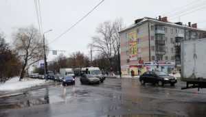 В Брянске у остановки «Мечта» столкнулись легковушка и маршрутка № 34