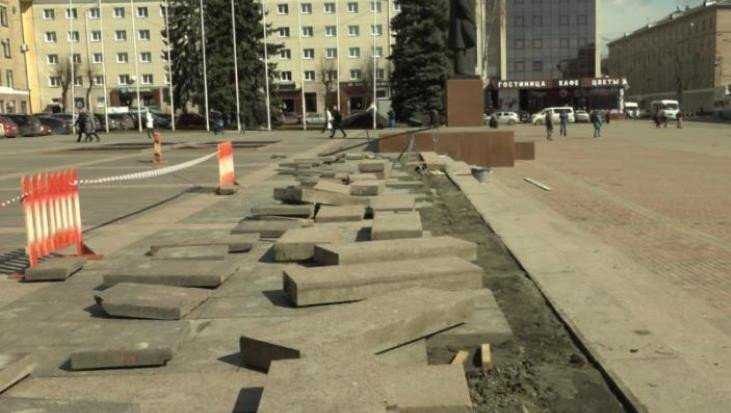 В Брянске рабочие приступили к ремонту площади Ленина