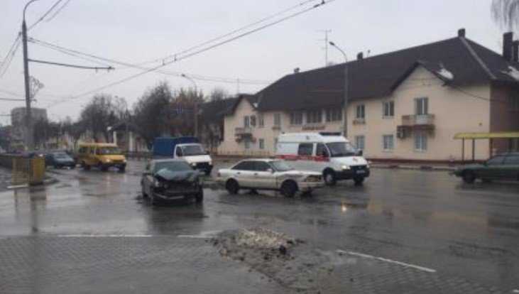 В Брянске при столкновении иномарок пострадали две женщины