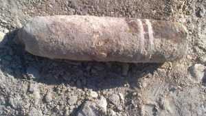 В почепском лесу нашли старый артиллерийский снаряд