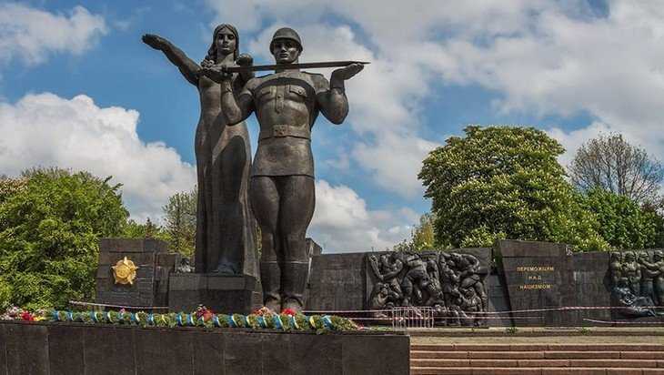 Польша, Прибалтика и Украина снова воюют с советскими памятниками