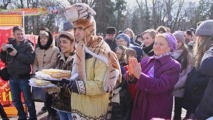 В Брянске около 8 тысяч человек весело отпраздновали Масленицу