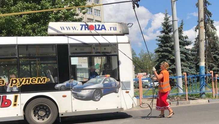 В Брянске назвали причину аварии, из-за которой остановились троллейбусы