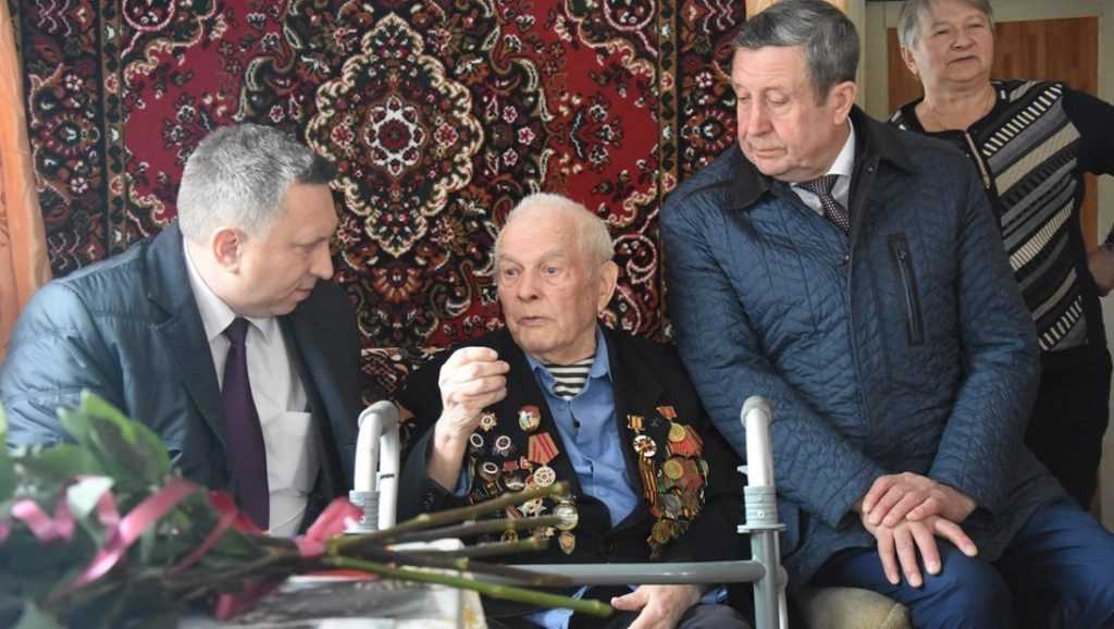 Владимир Попков поздравил легендарного брянского разведчика с днём рождения