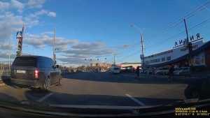 Водителя Land Rover наказали за хамский маневр в Брянске