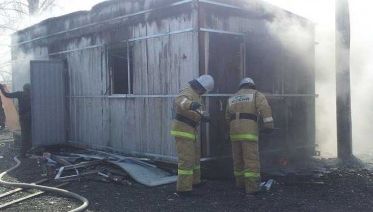 В Брянске во время пожара в строительном вагончике погиб мужчина