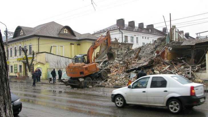 В Клинцах снесли аварийное здание бывшего Дома быта