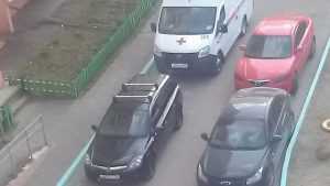 В Брянске водитель легковушки перекрыл дорогу скорой помощи