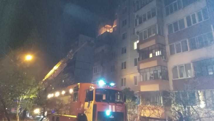 Брянские пожарные спасли 10 человек из горевшей многоэтажки