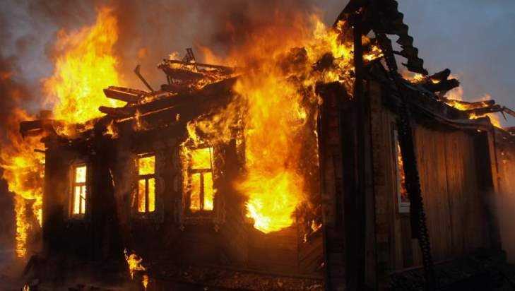 В Карачевском районе сгорел дом – пострадал человек